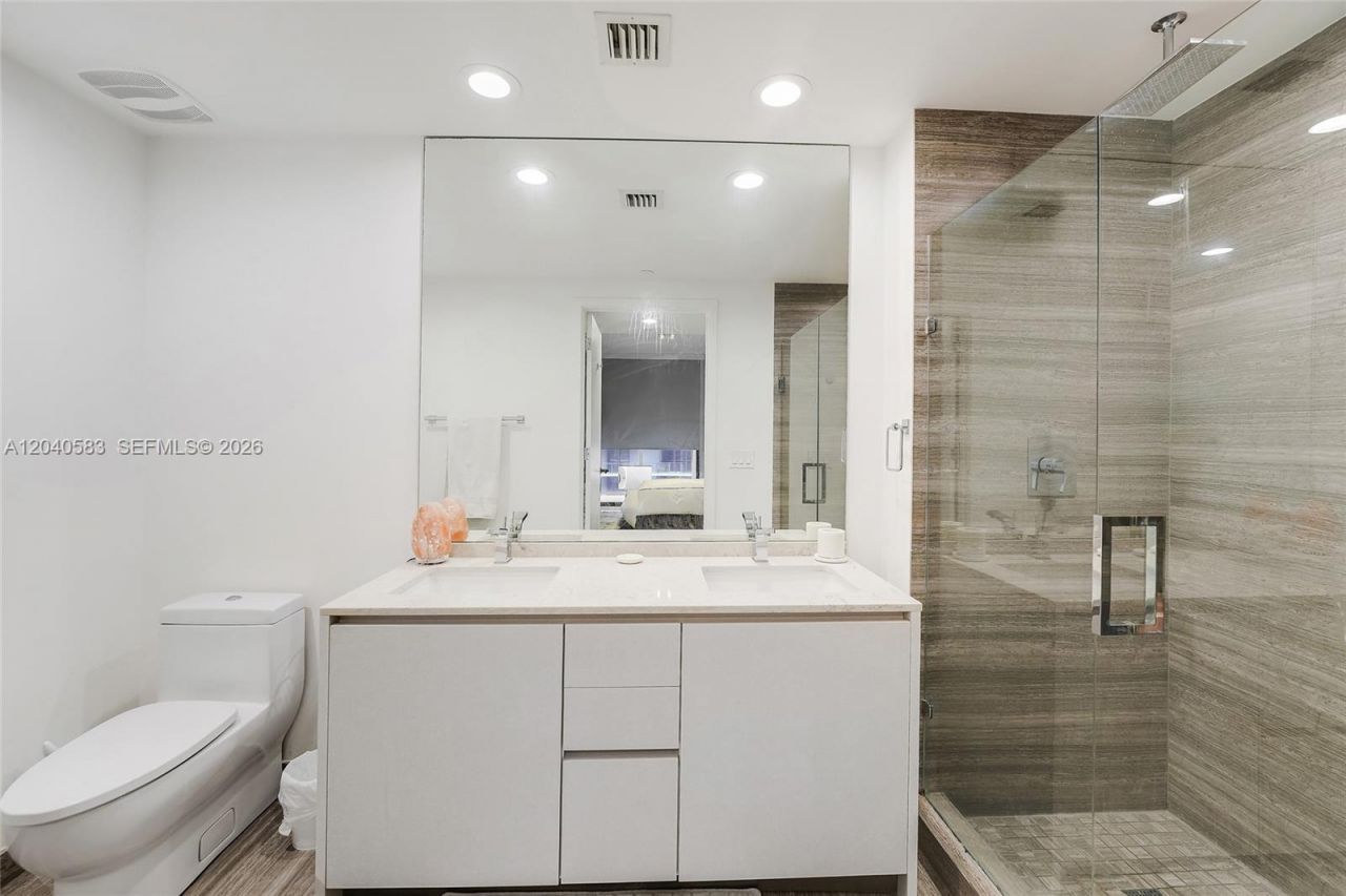 1010 Brickell Ave, Unit 3007, Miami, FL 33131 Photo