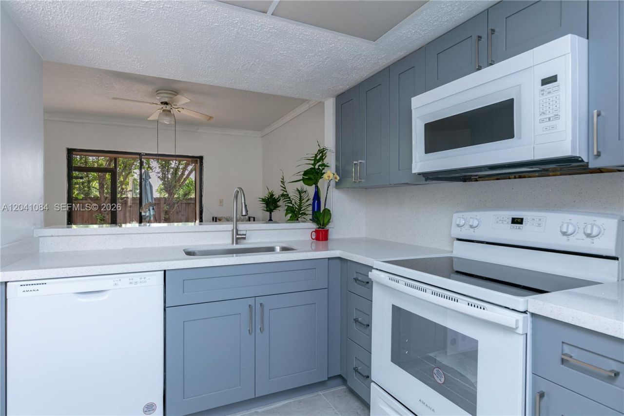 2513 San Remo Cir, Unit 2513, Homestead, FL 33035 Photo