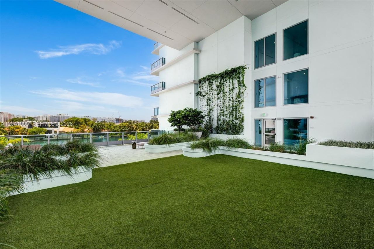 9221 E Bay Harbor Drive , Unit 210, Bay Harbor Islands, FL 33154 Photo