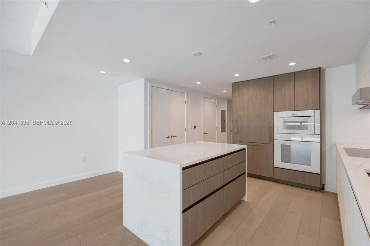 9221 E Bay Harbor Drive , Unit 210, Bay Harbor Islands, FL 33154 Photo