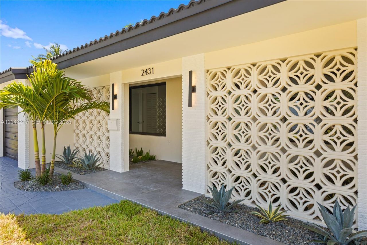 2431 Sabal Palm Dr, Miramar, FL 33023 Photo