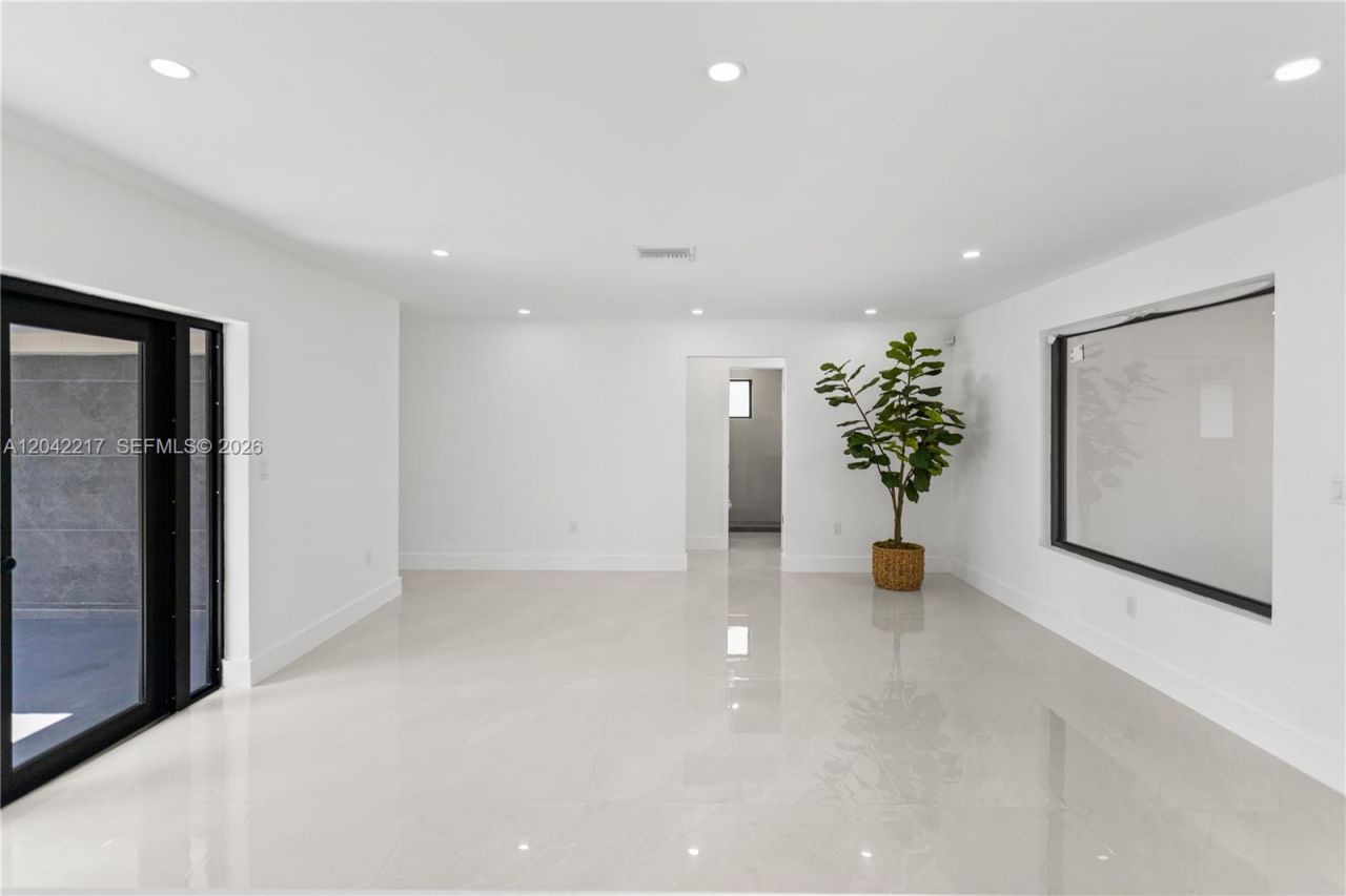2431 Sabal Palm Dr, Miramar, FL 33023 Photo