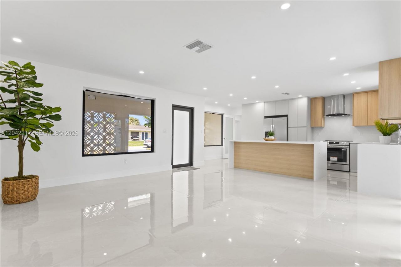 2431 Sabal Palm Dr, Miramar, FL 33023 Photo