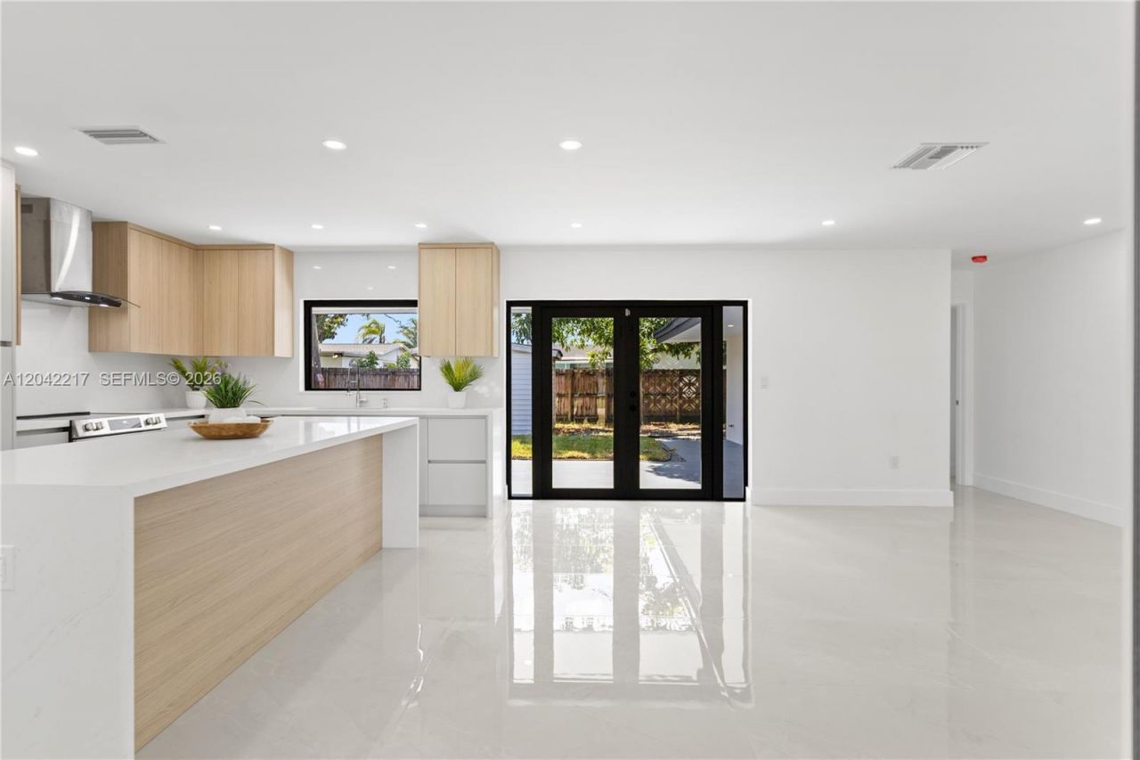 2431 Sabal Palm Dr, Miramar, FL 33023 Photo