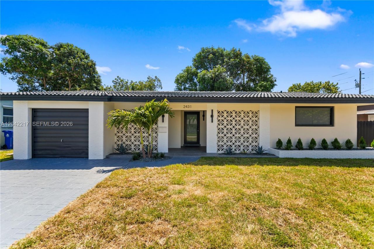 2431 Sabal Palm Dr, Miramar, FL 33023 Photo