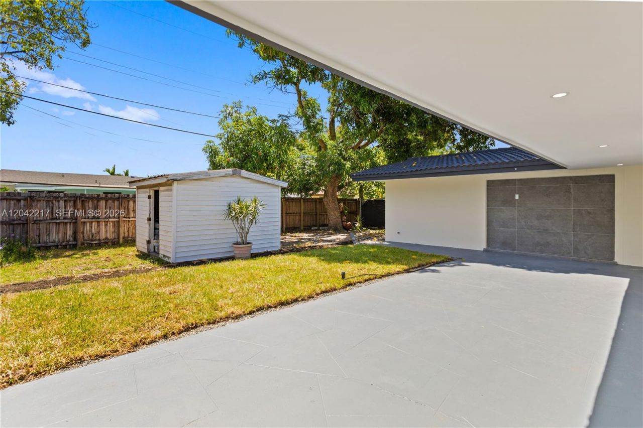 2431 Sabal Palm Dr, Miramar, FL 33023 Photo
