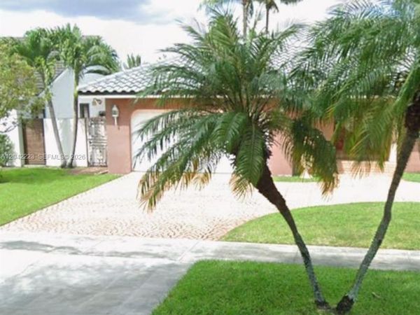 1281 Redbird Ave , Miami Springs, FL 33166
