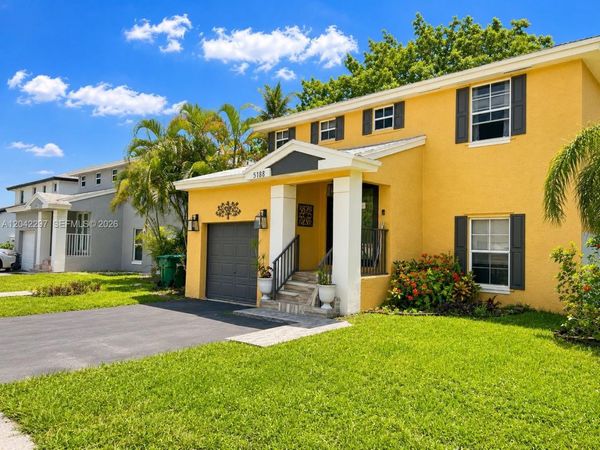 5788 Woodland Point Dr, Tamarac, FL 33319