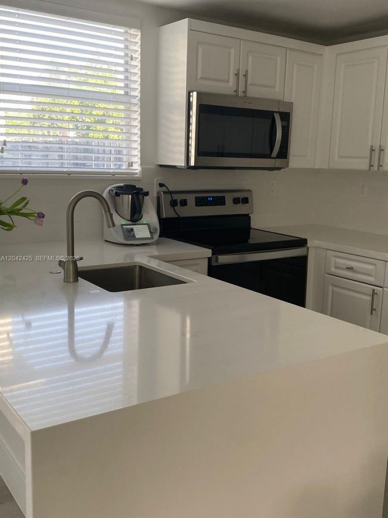 5245 NW 112th Ave , Unit 8, Doral, FL 33178 Photo