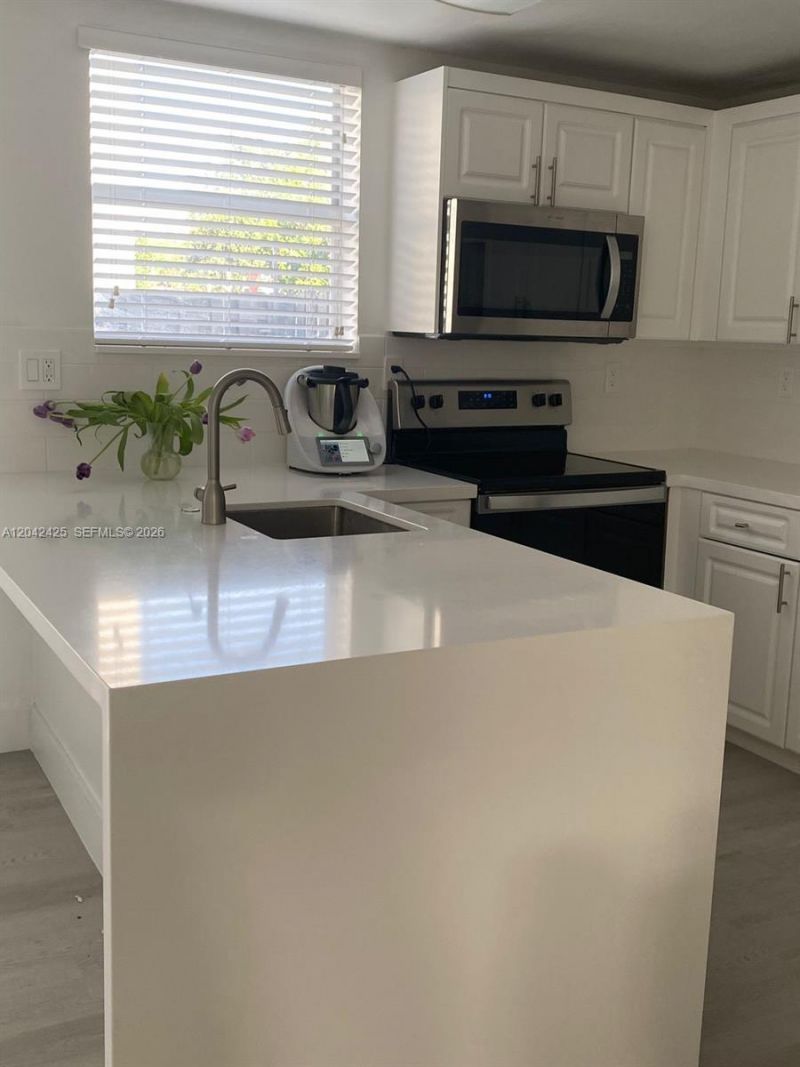5245 NW 112th Ave , Unit 8, Doral, FL 33178 Photo