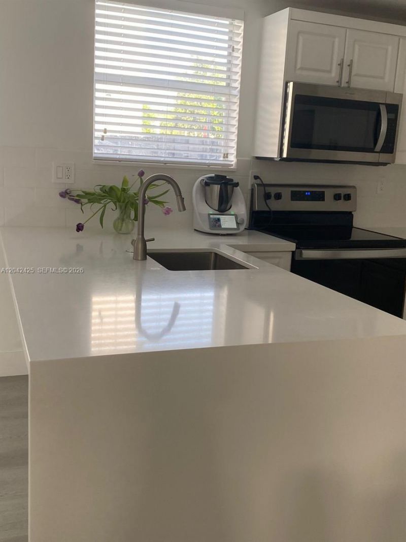 5245 NW 112th Ave , Unit 8, Doral, FL 33178 Photo