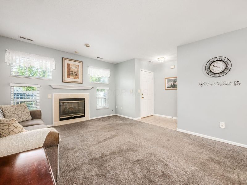 8371 Greyhawk Circle, Columbus, OH 43240 Photo 6