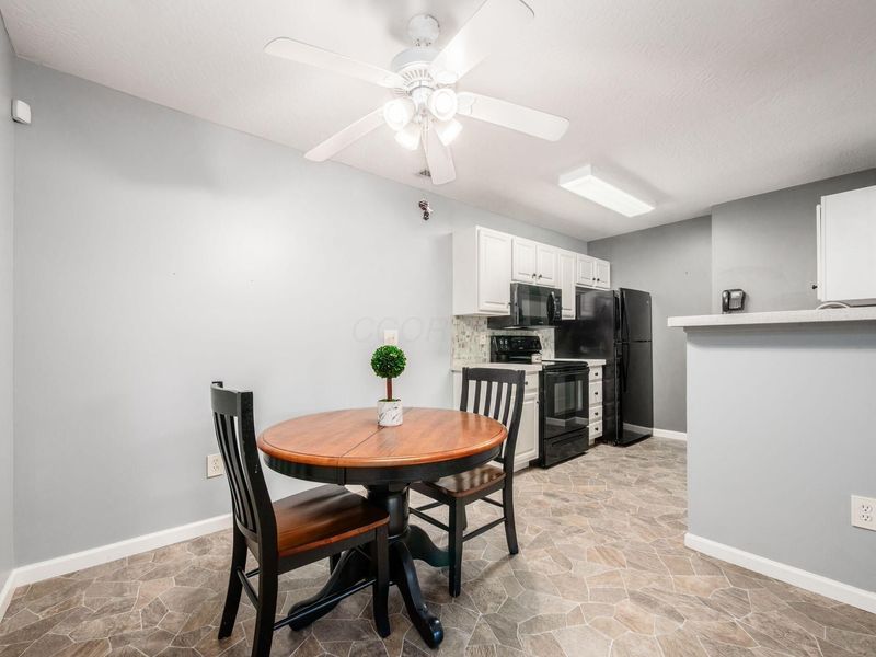 8371 Greyhawk Circle, Columbus, OH 43240 Photo 7
