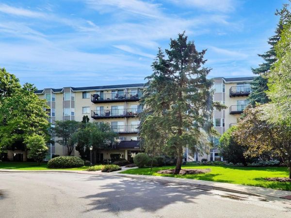 8620 Waukegan Road , Unit 303, Morton Grove, IL 60053