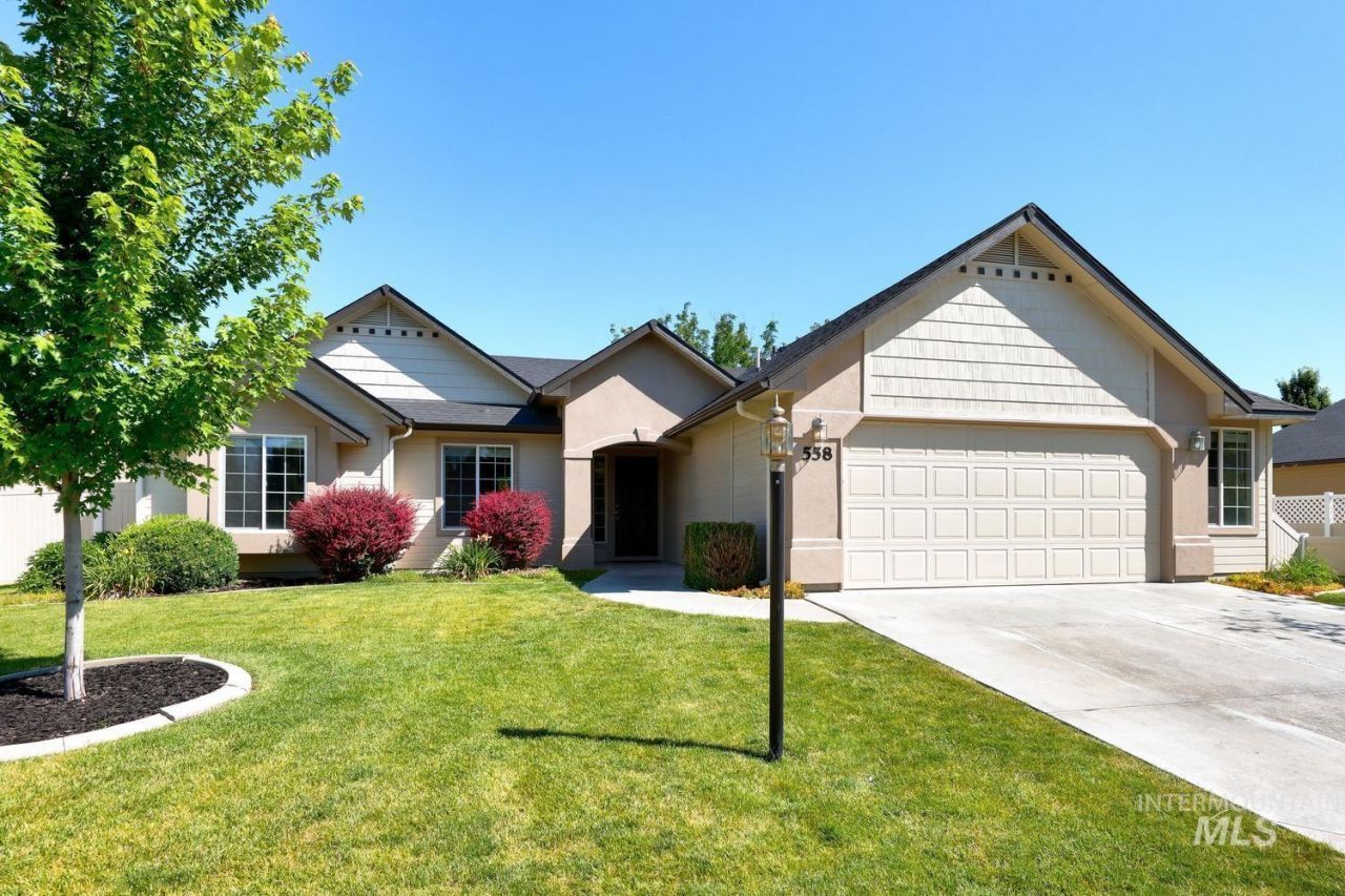 558 W Black Rock Dr, Meridian, ID 83646 Main Photo