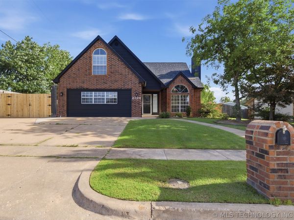 2704 W Montgomery Street , Broken Arrow, OK 74012