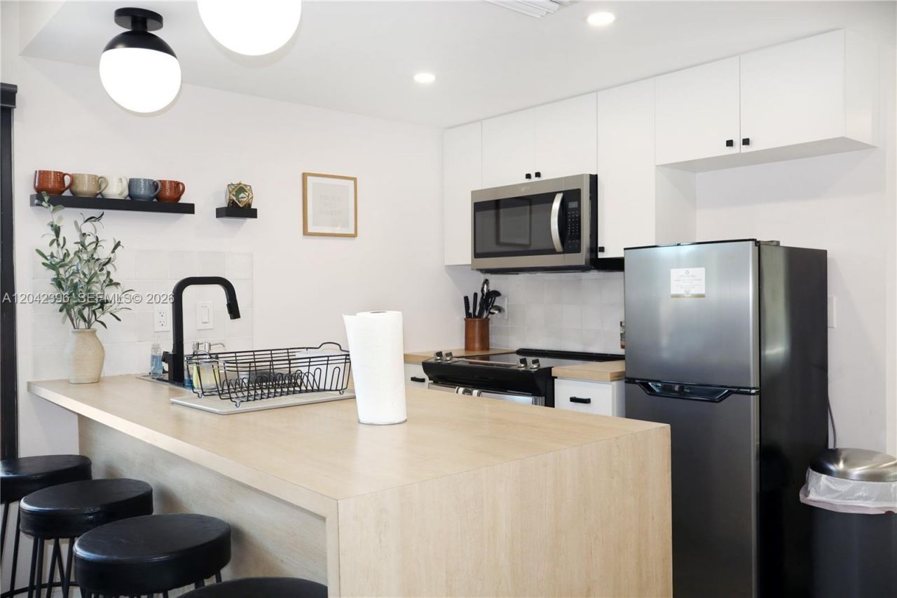 1240 NE 17th Ave, Unit 1, Fort Lauderdale, FL 33304 Photo