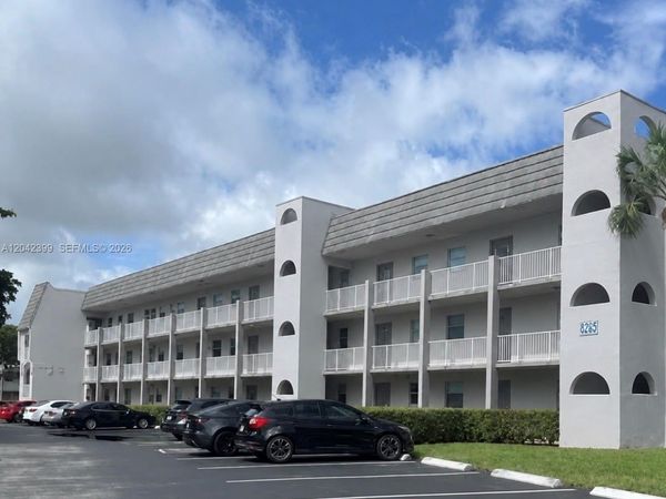 8285 Sunrise Lakes Blvd, Unit 106, Sunrise, FL 33322