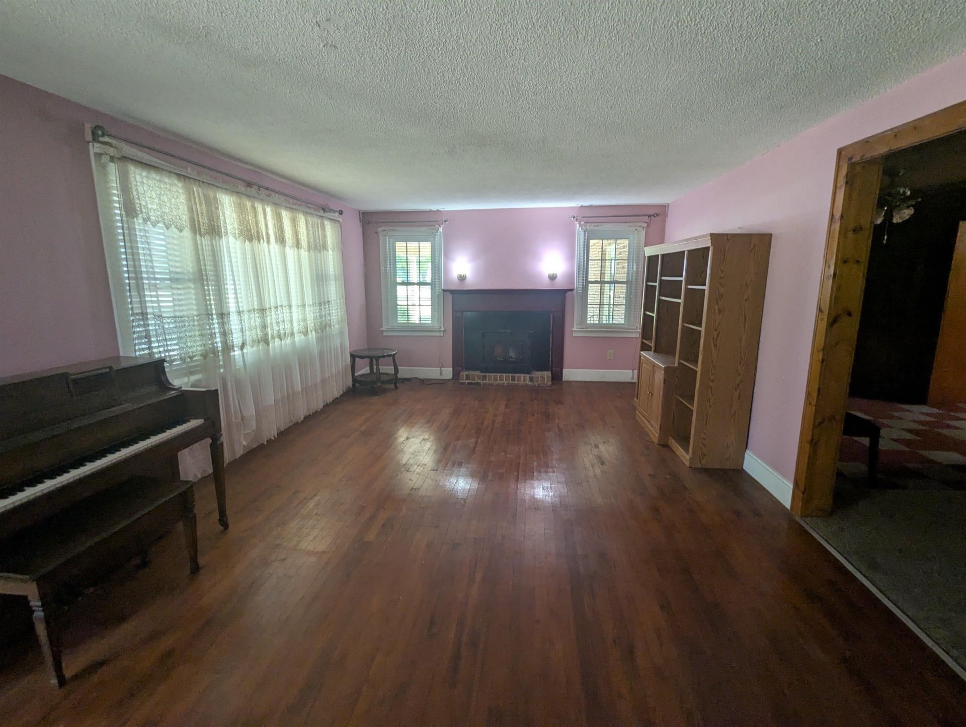 4878 South Fraser St. Photo 4