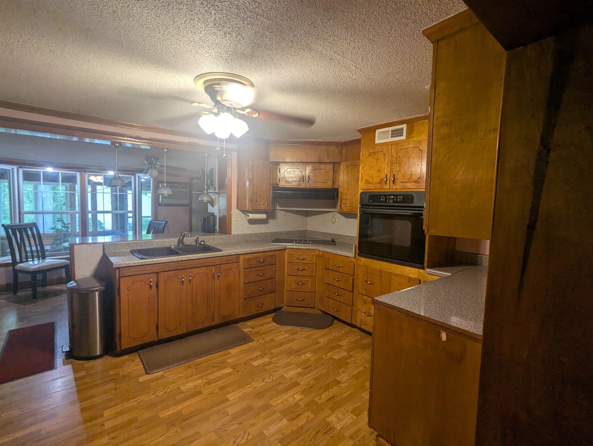 4878 South Fraser St. Photo 8