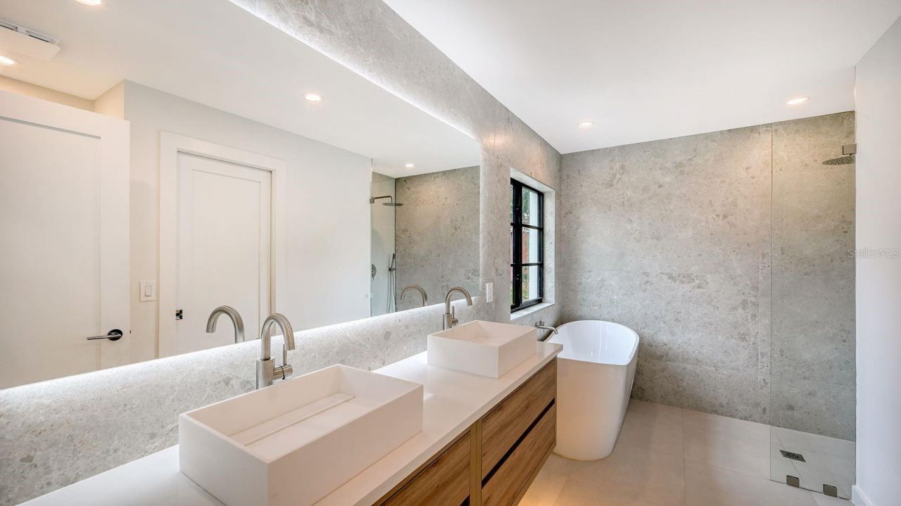 1041 Indian Beach Drive, Sarasota, FL 34234 Photo