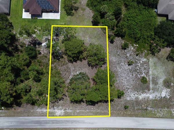518 Cottonwood Avenue S, Lehigh Acres, FL 33974