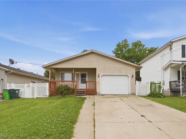 1094 Stratford Street , Barberton, OH 44203