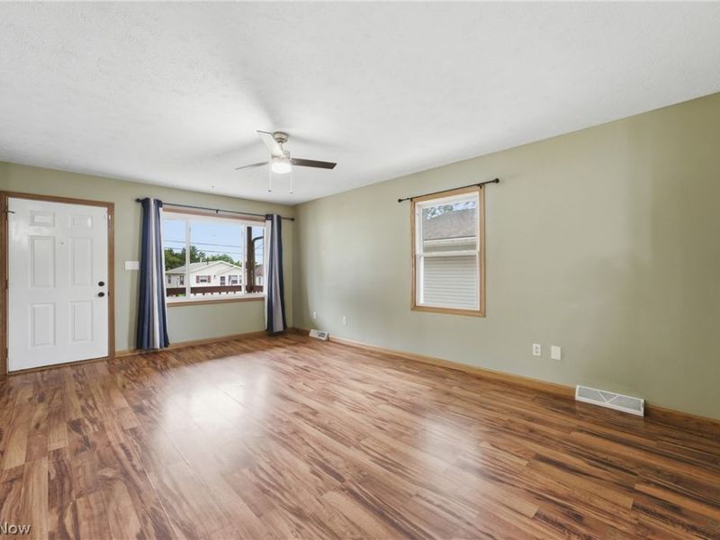 1094 Stratford Street, Barberton, OH 44203 Photo 12