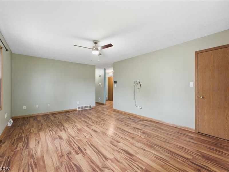 1094 Stratford Street, Barberton, OH 44203 Photo 13