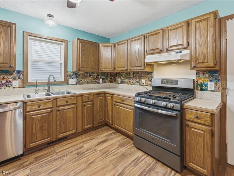 1094 Stratford Street, Barberton, OH 44203 Photo 15