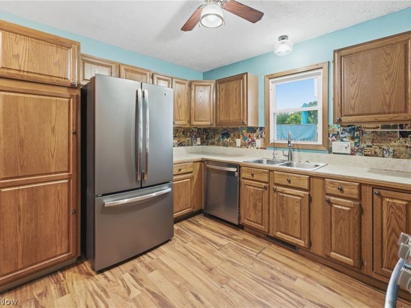 1094 Stratford Street, Barberton, OH 44203 Photo 16