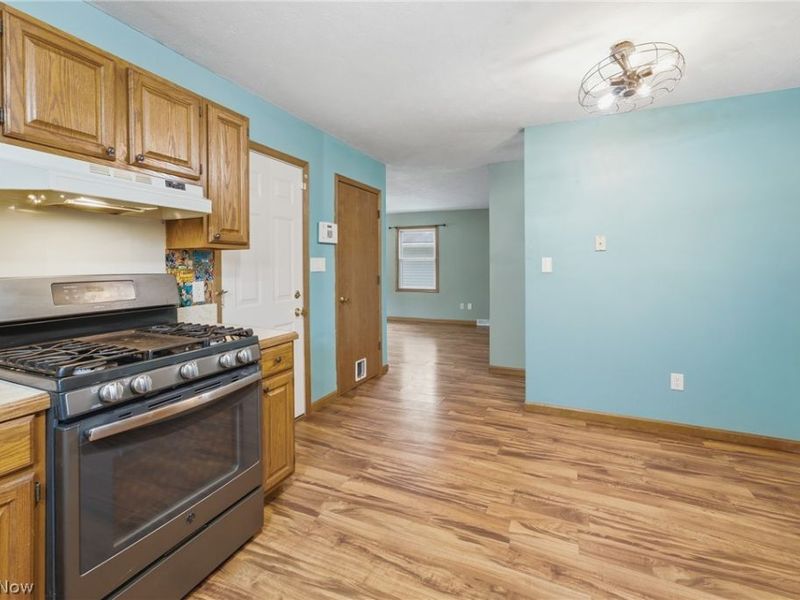 1094 Stratford Street, Barberton, OH 44203 Photo 17