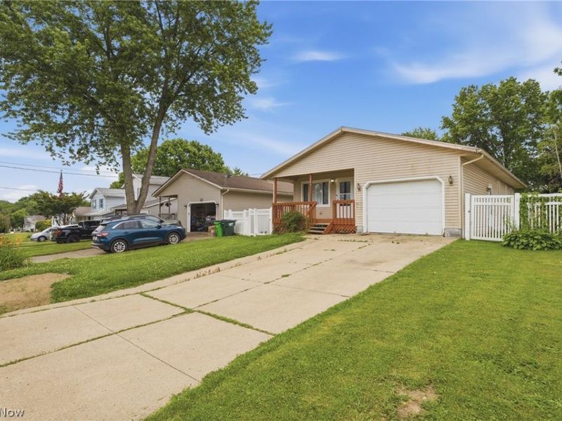1094 Stratford Street, Barberton, OH 44203 Photo 2