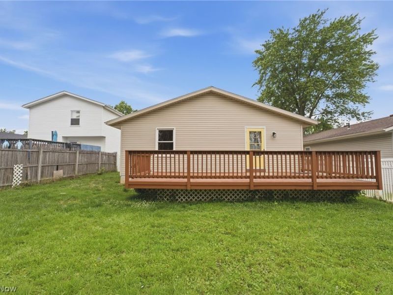 1094 Stratford Street, Barberton, OH 44203 Photo 6