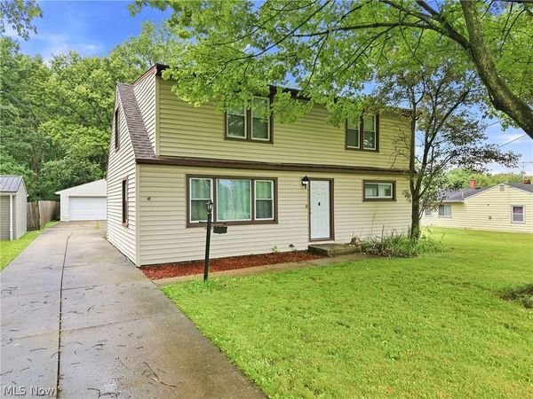 3192 Roselawn Drive , Niles, OH 44446