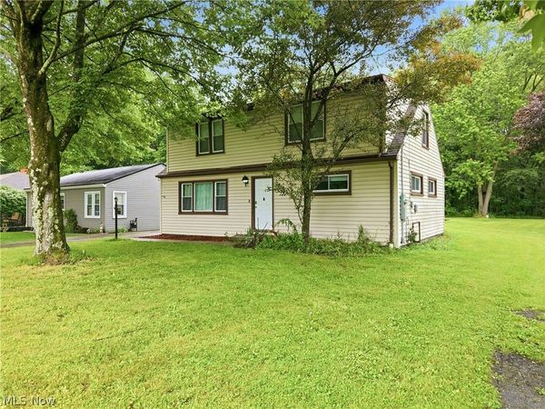 3192 Roselawn Drive , Niles, OH 44446