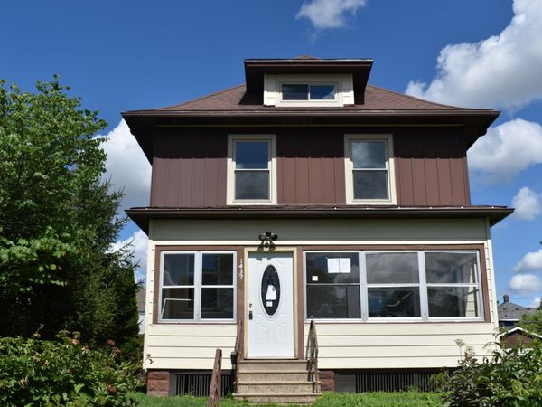 1432 9th Street , Moline, IL 61265