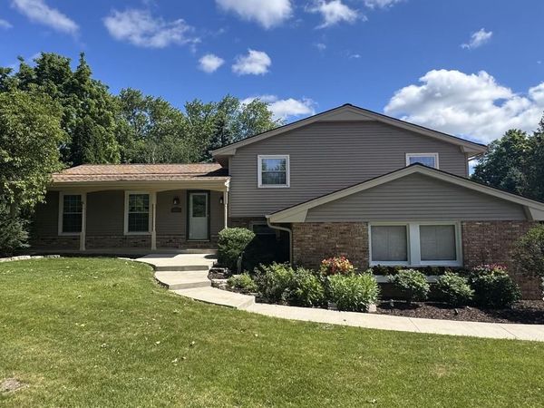 5340 S Maryknoll DRIVE, New Berlin, WI 53151