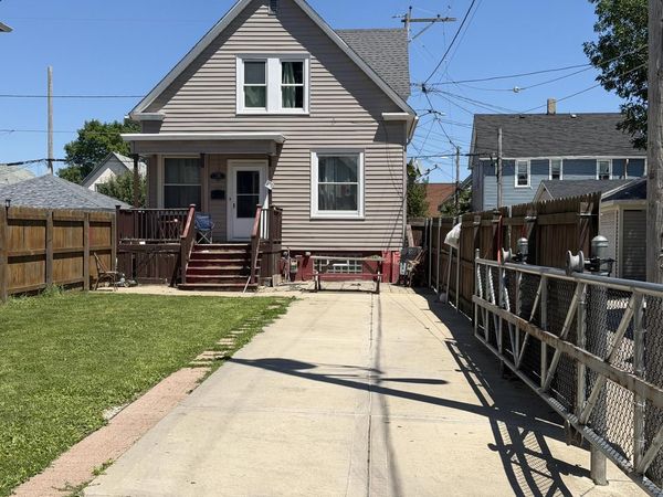 1120 S 32nd STREET, Milwaukee, WI 53215