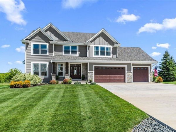 2900 Loretta LANE, West Bend, WI 53090