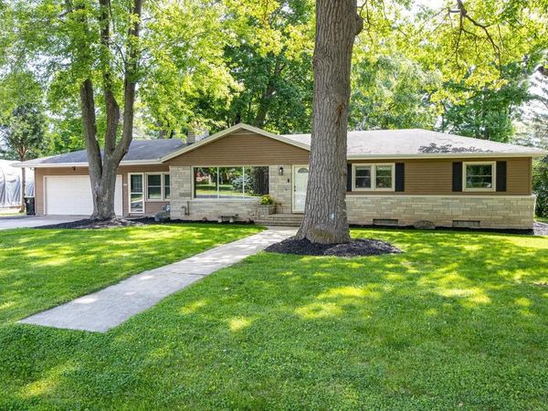 2674 WOODCREST DRIVE, Neenah, WI 54956