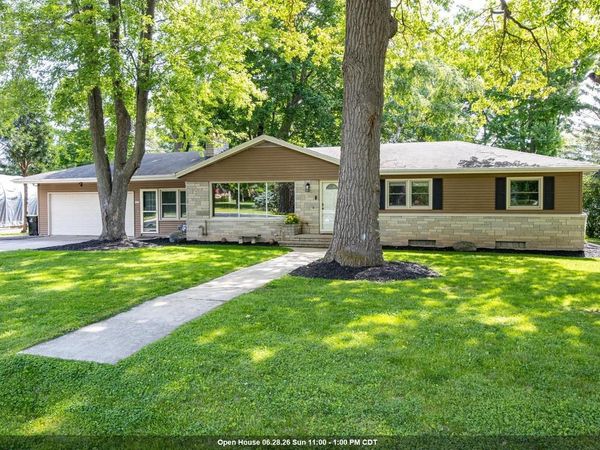 2674 WOODCREST DRIVE, Neenah, WI 54956