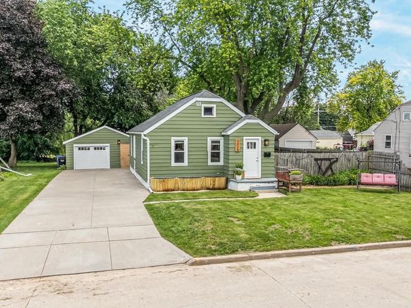 1416 N KENILWORTH AVENUE, Appleton, WI 54911