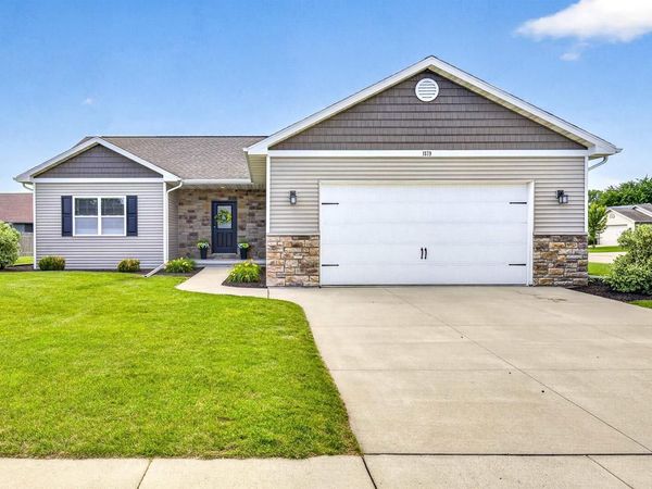 1579 LONE OAK DRIVE, Neenah, WI 54956