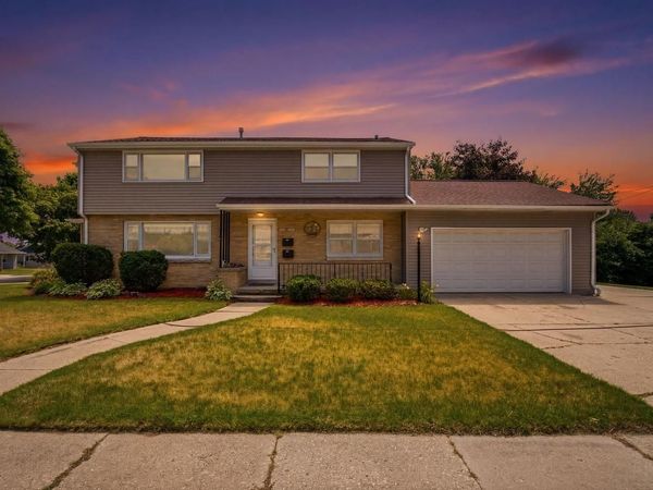 907 High STREET, Unit 907A, West Bend, WI 53090