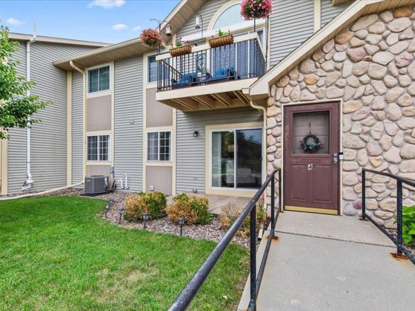 320 E Washington STREET, Unit 4, Slinger, WI 53086