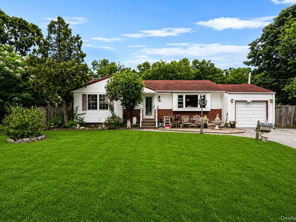 14 Urn Court , Brentwood, NY 11717