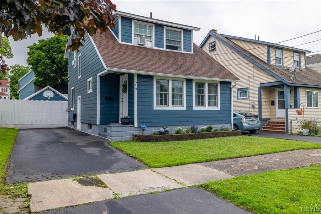 717 Helen Street, Syracuse, NY 13203 Main Photo