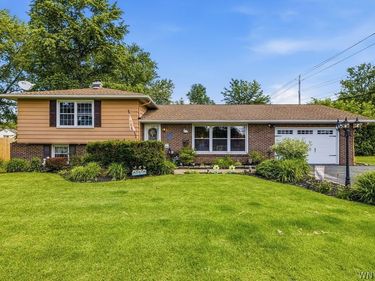 23 Eisenhower Drive , Lockport, NY 14094