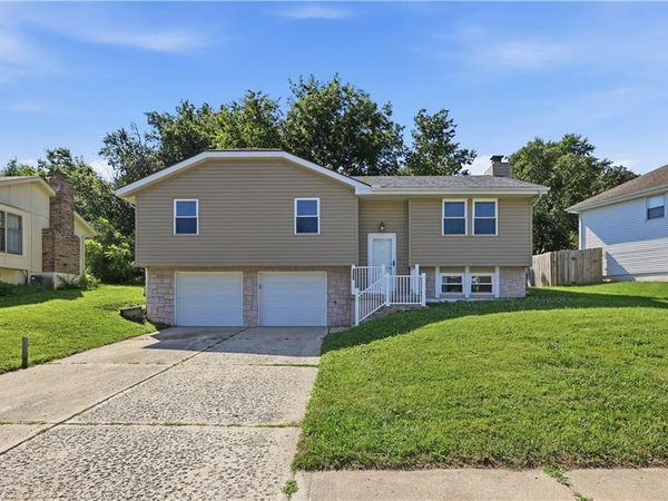 325 Brownfield Drive, Lee's Summit, MO 64063